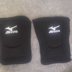 VOLLEYBALL KNEE PADS - HARDLY USED